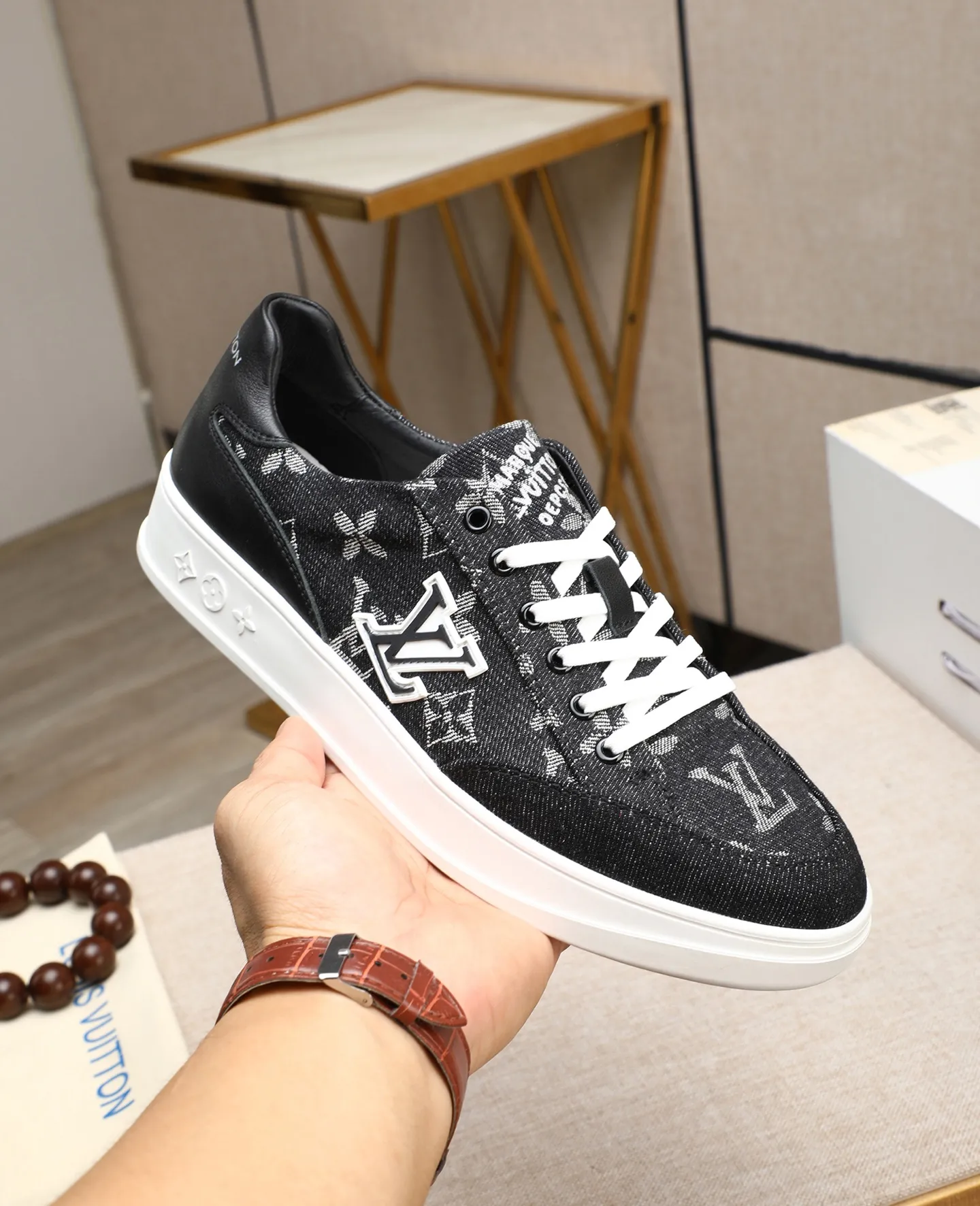Men's shoes 💰440 📛📛【LOUIS VUITTON】Louis Vuitton’s 2025 official website synchronized new products👟Milan fashion catwalk style🇰🇾🇰🇾LV family logo, big coffee style, a must-have for fashionistas⚠️First layer calfskin➕Genuine leather lining➕Official website original version special outsole👞Number 38-44